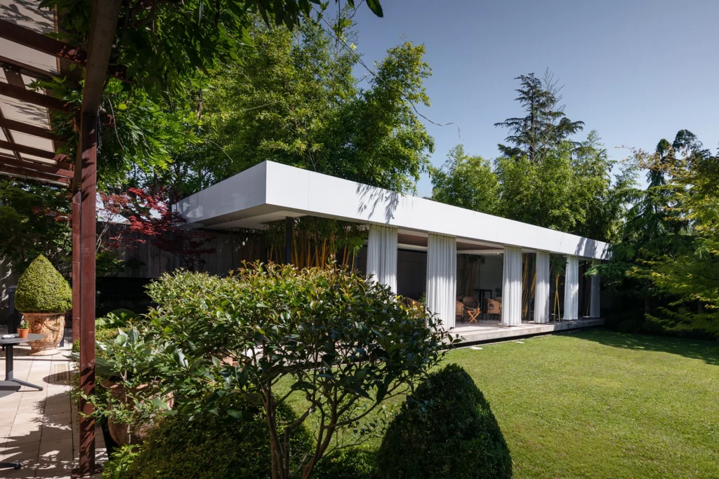 Extension du restaurant Les Cèdres à Granges-les-Beaumont