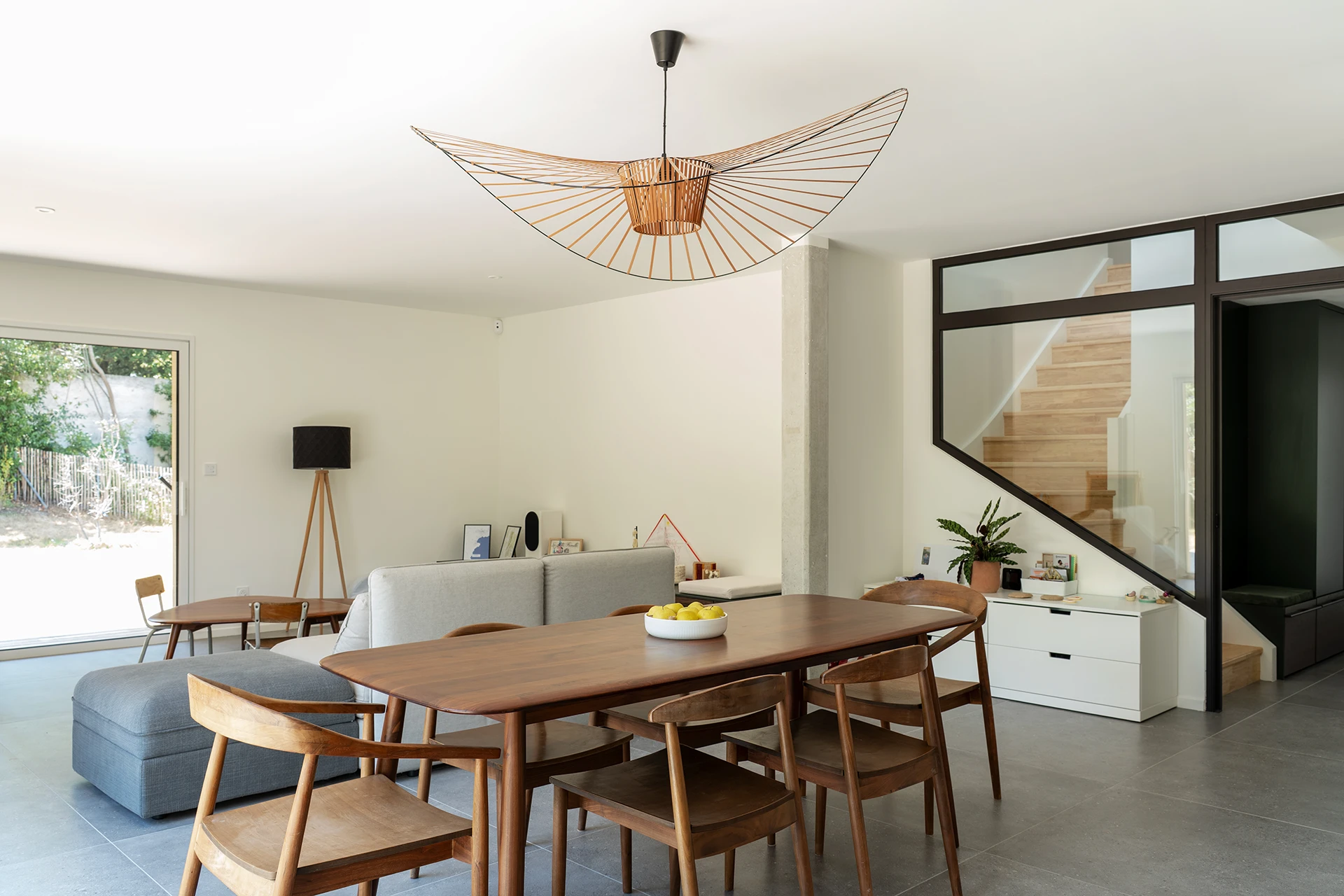 Pièce de vie d’un logement du Domaine Marquise avec séjour et salle à manger