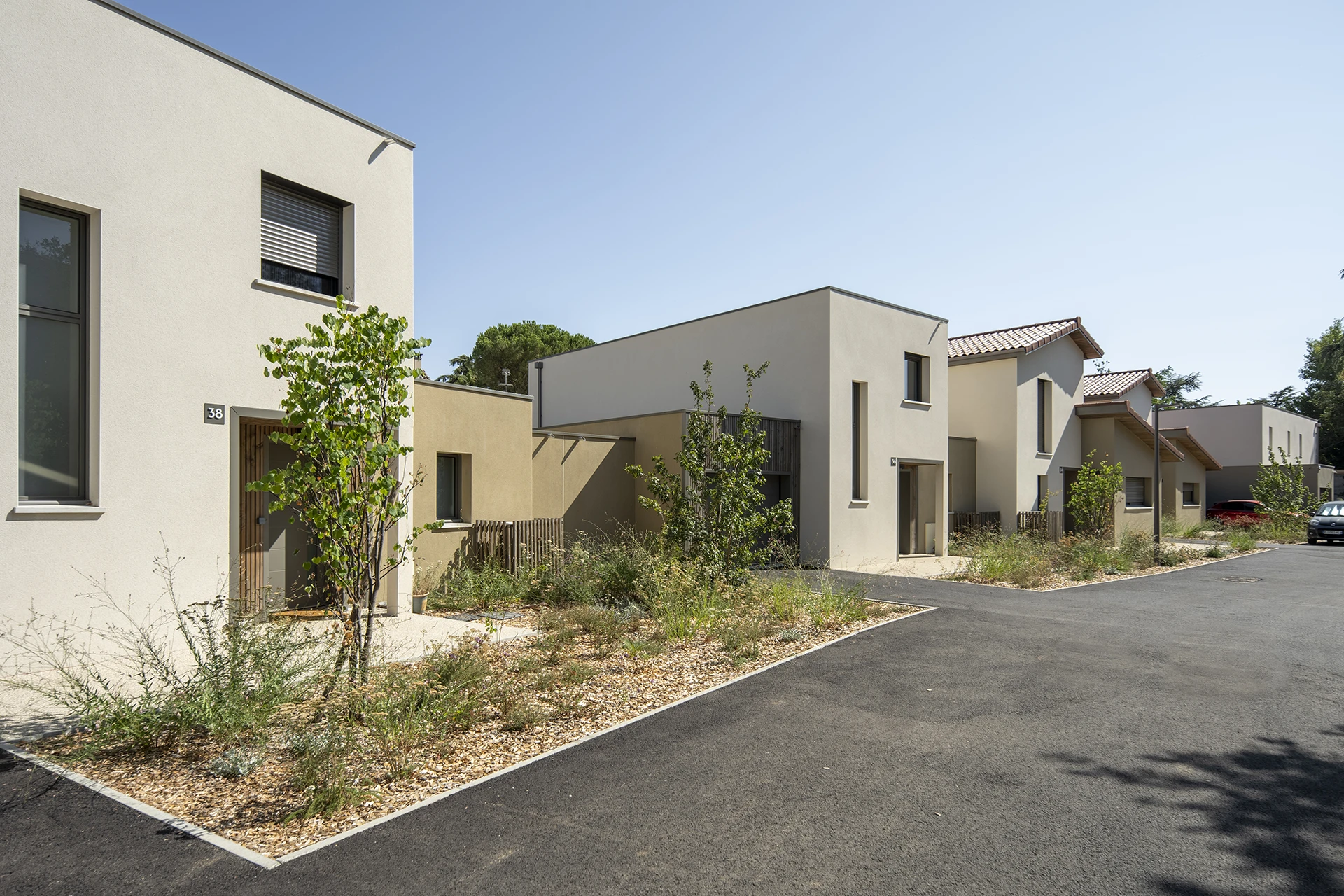 Villas contemporaines du Domaine Marquise intégrées dans le paysage à Valence