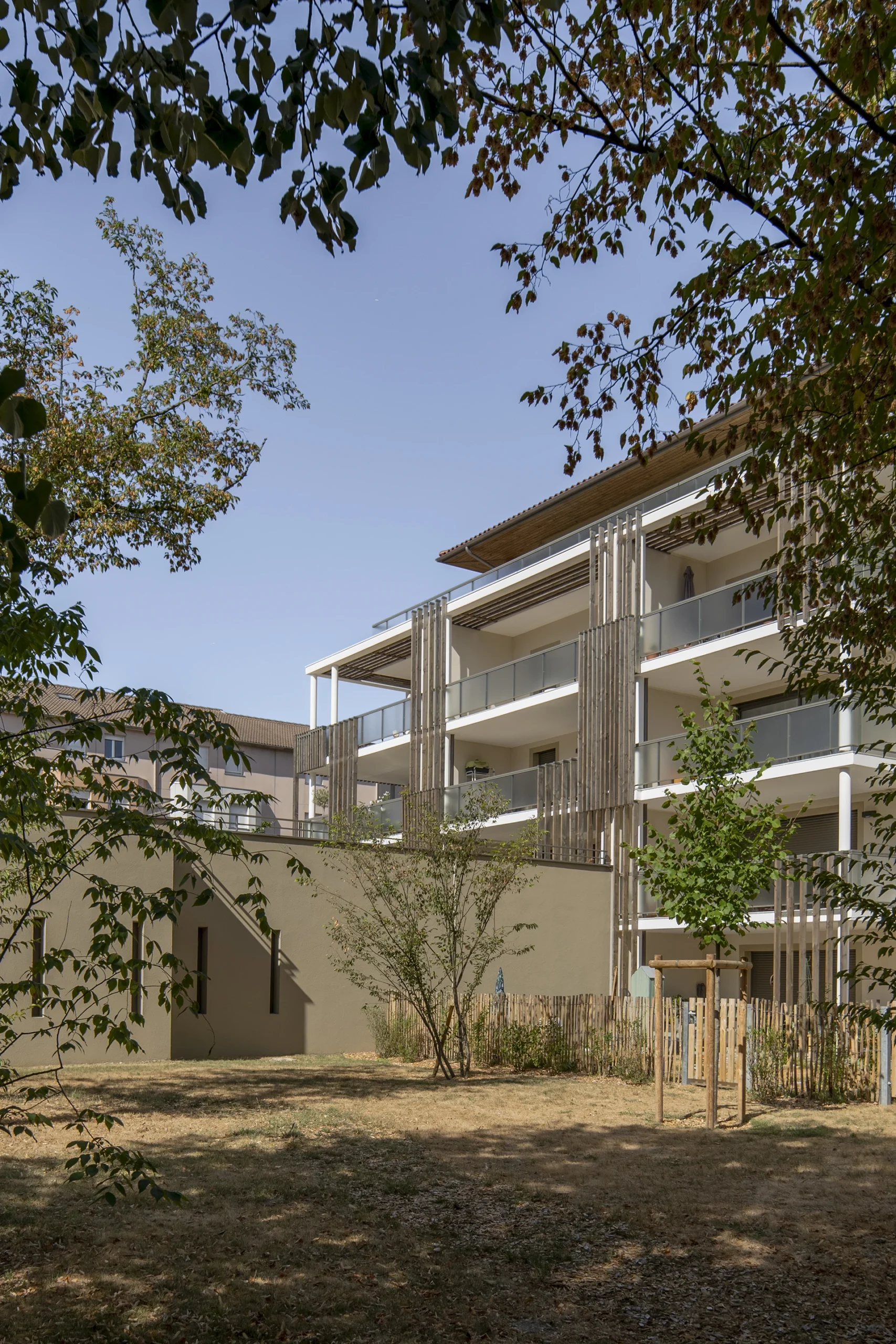Résidence Domaine Marquise vue depuis le cœur du parc paysager