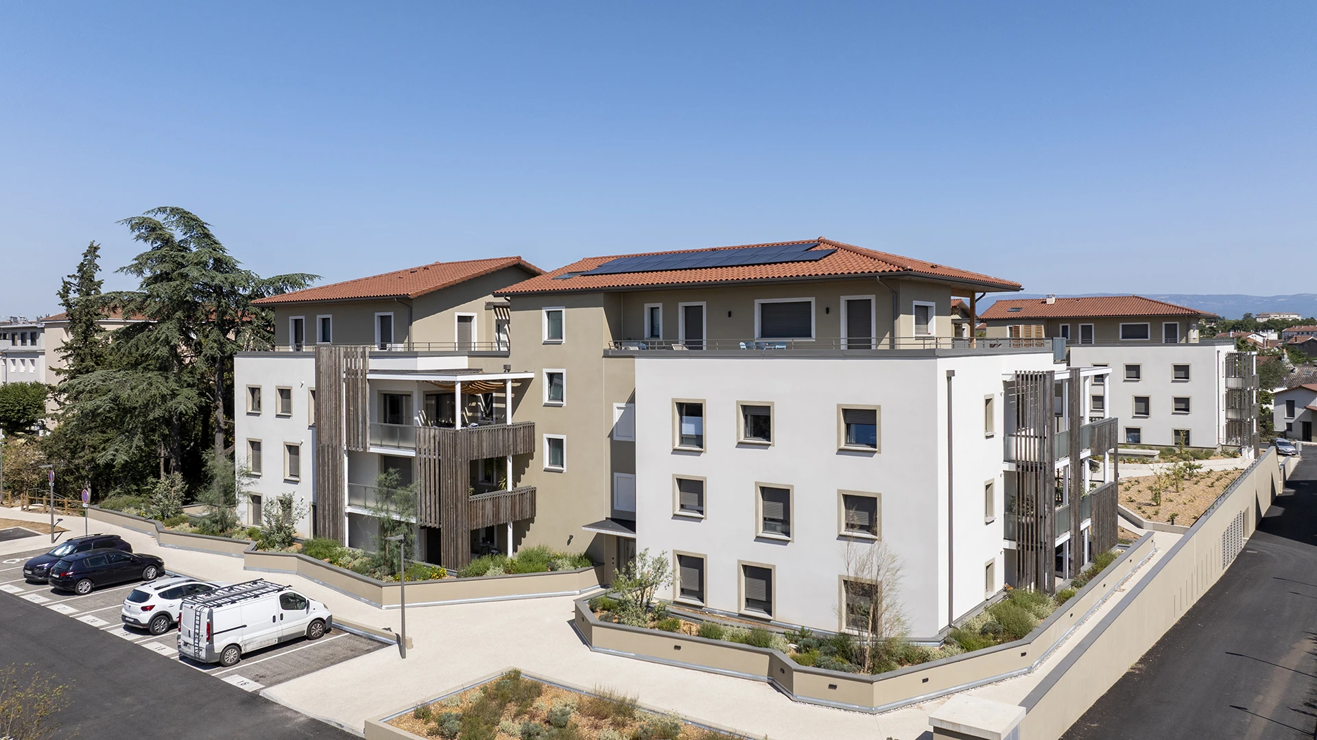 Vue aérienne des façades et bâtiments résidentiels du Domaine Marquise à Valence