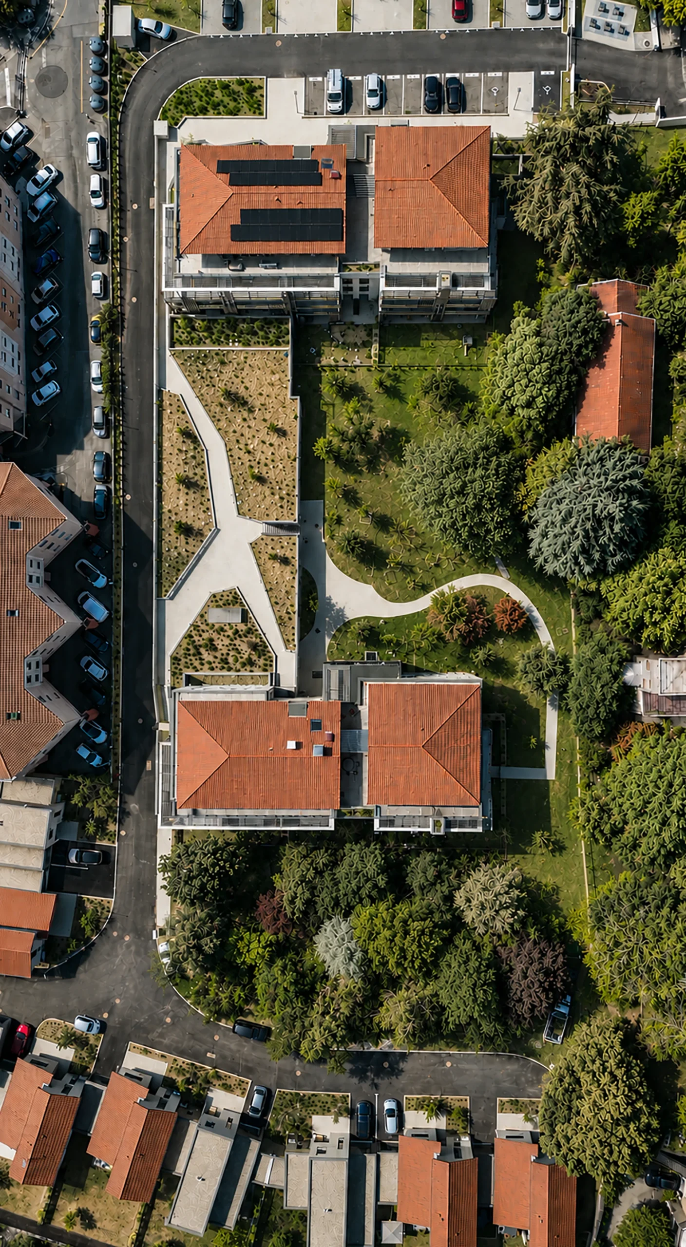 Vue aérienne par drone du Domaine Marquise, présentant l’ensemble du projet architectural et son intégration dans le paysage environnant.