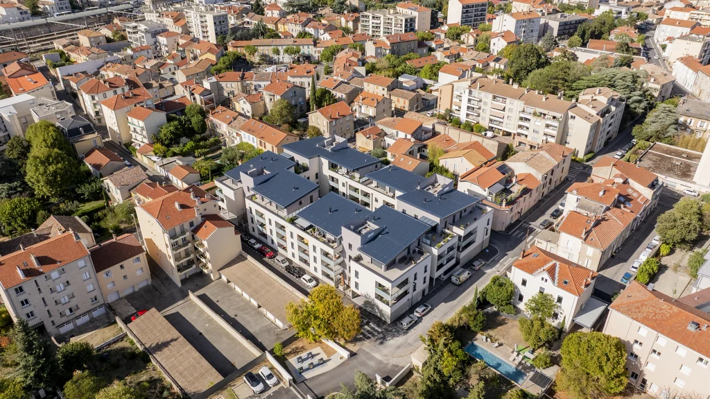 Vue aérienne permettant de comprendre l’échelle du projet, son implantation et son intégration au sein du quartier.
